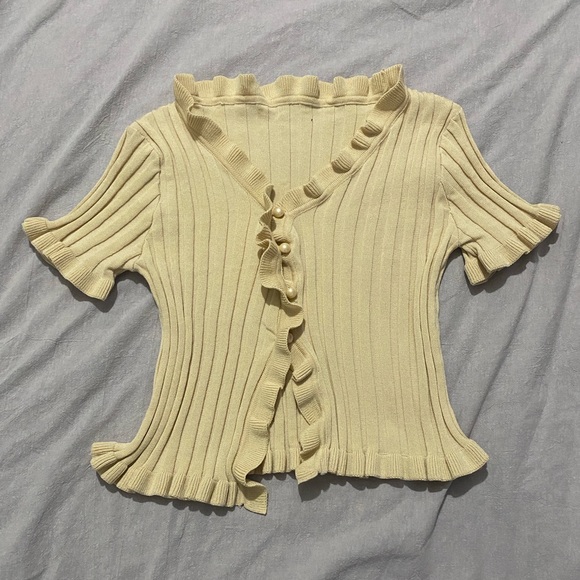 Ruffle Trim Short-Sleeved Button-Up Top - Picture 6 of 7